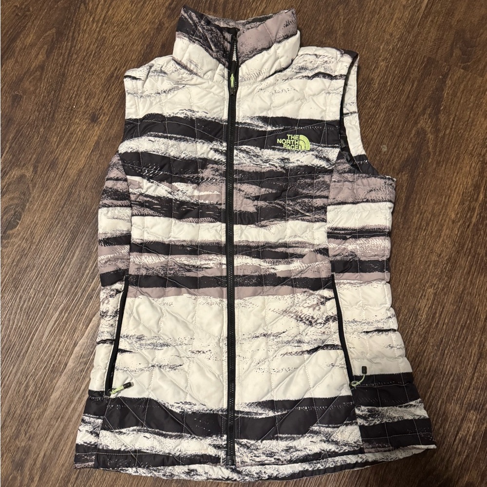 The North Face Thermoball printed puffer vest XS